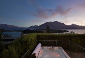 Spa-with-view-of-mountains