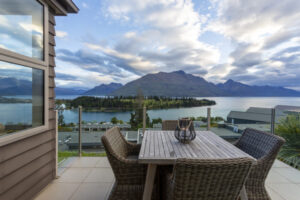 balcony-table-view